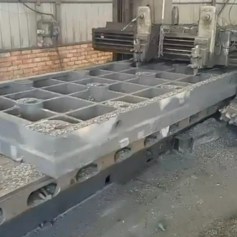 A parte inferior da plataforma de inspección de ferro fundido está a ser procesada